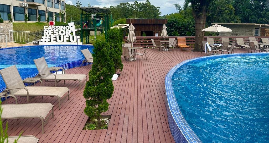 Deck amplo em madeira ecológica EcoÚtil