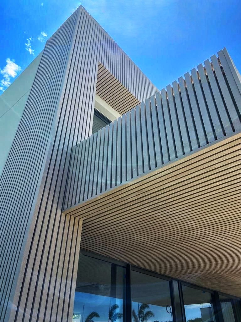 Brise vertical em fachada