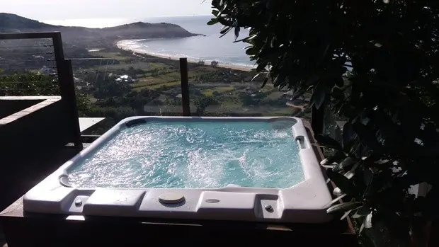 Spa ao pôr do sol com vista para o mar