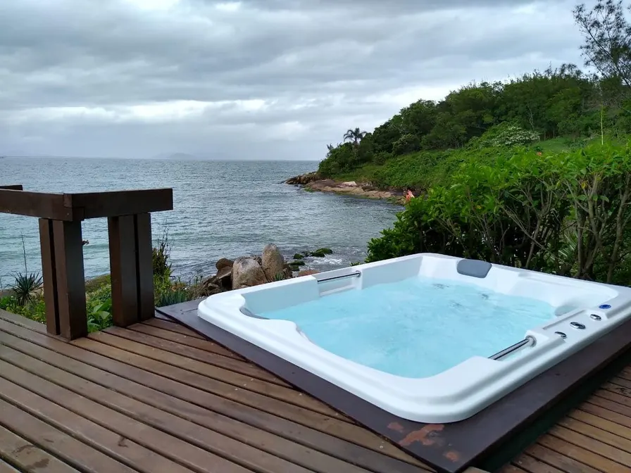 Spa em deck com vista para o mar